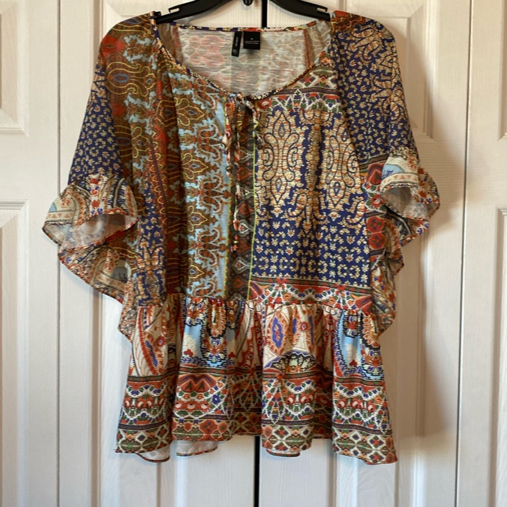 New Direction Short Ruffle Sleeve. Size Small.